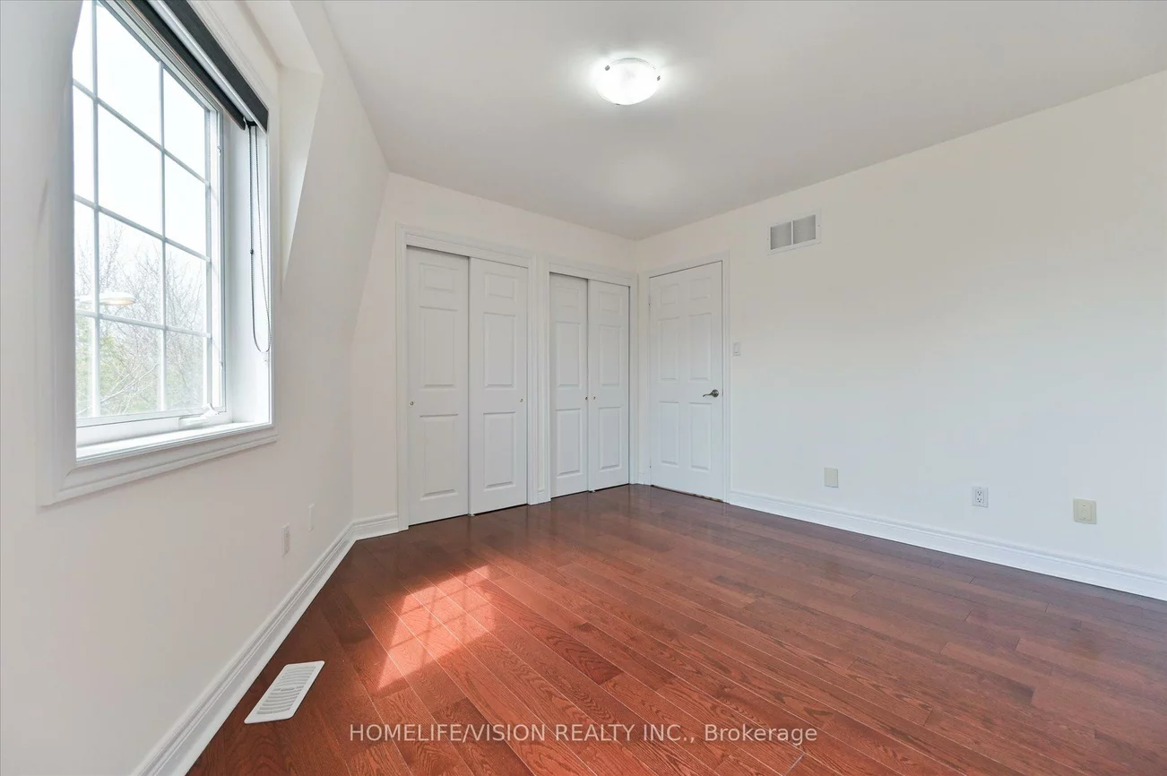 215, 16TH, Langstaff, Richmond Hill