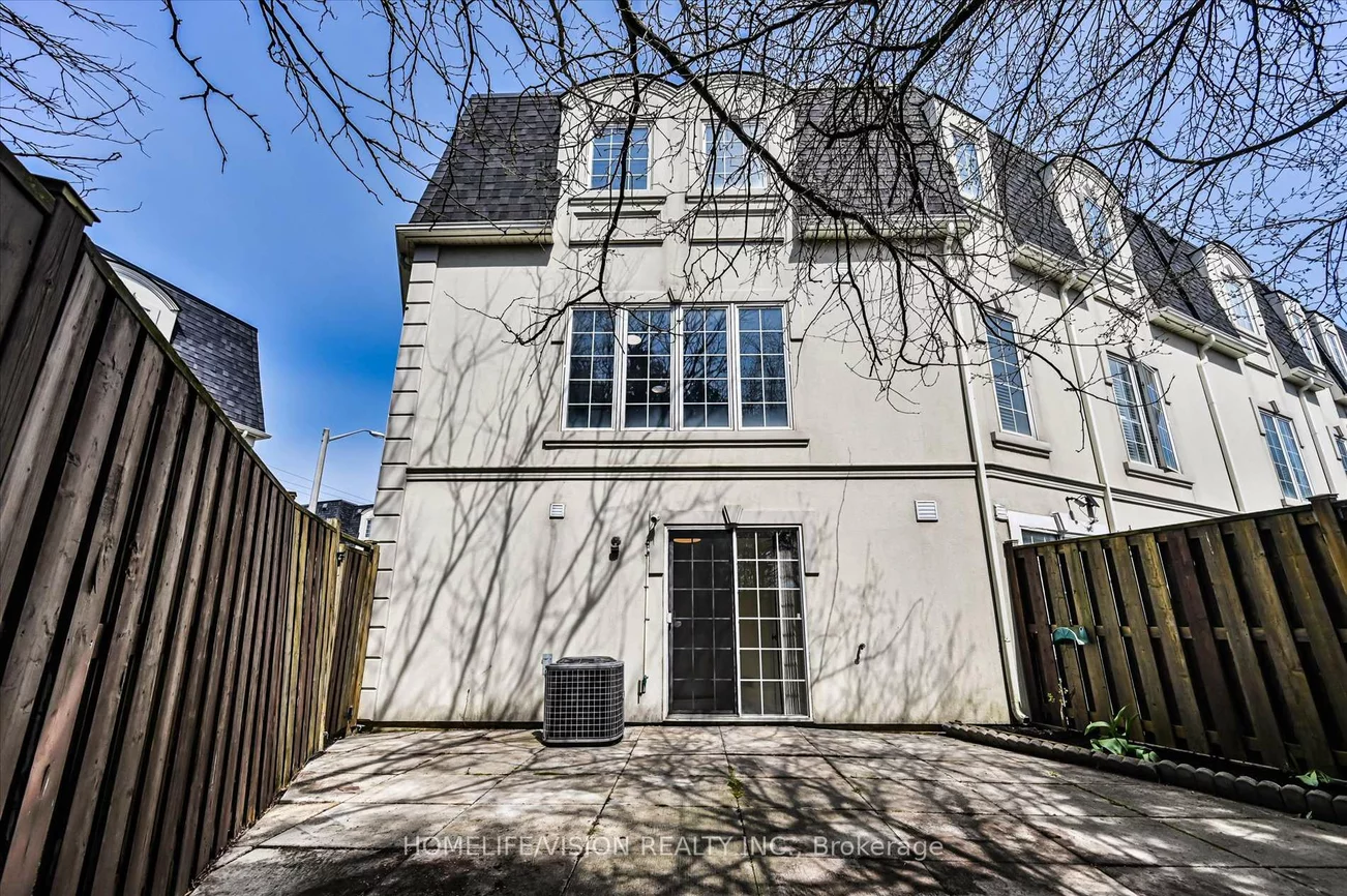 215, 16TH, Langstaff, Richmond Hill