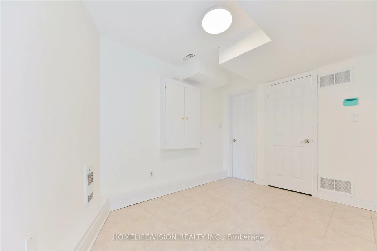 215, 16TH, Langstaff, Richmond Hill