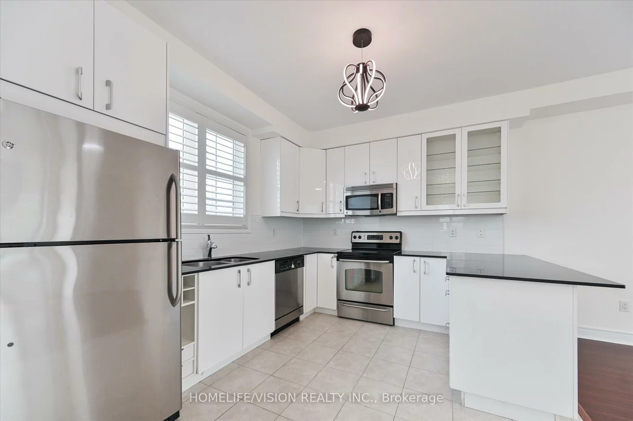 215, 16TH, Langstaff, Richmond Hill