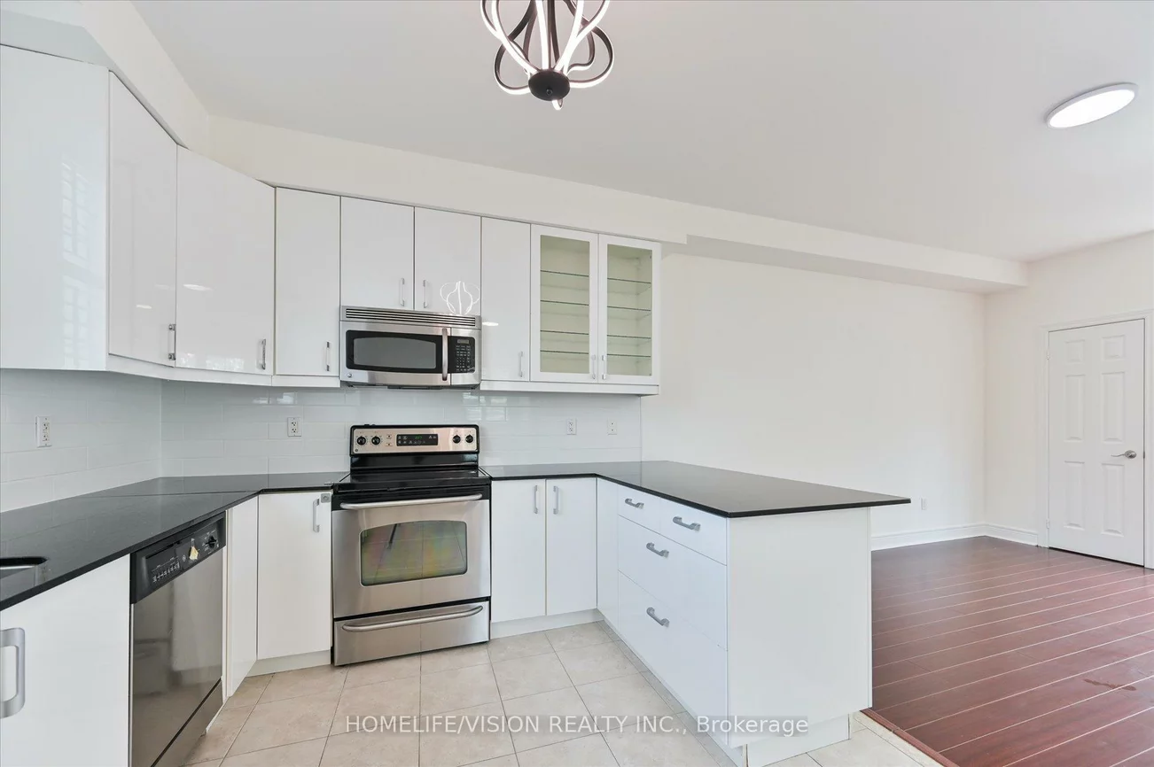 215, 16TH, Langstaff, Richmond Hill