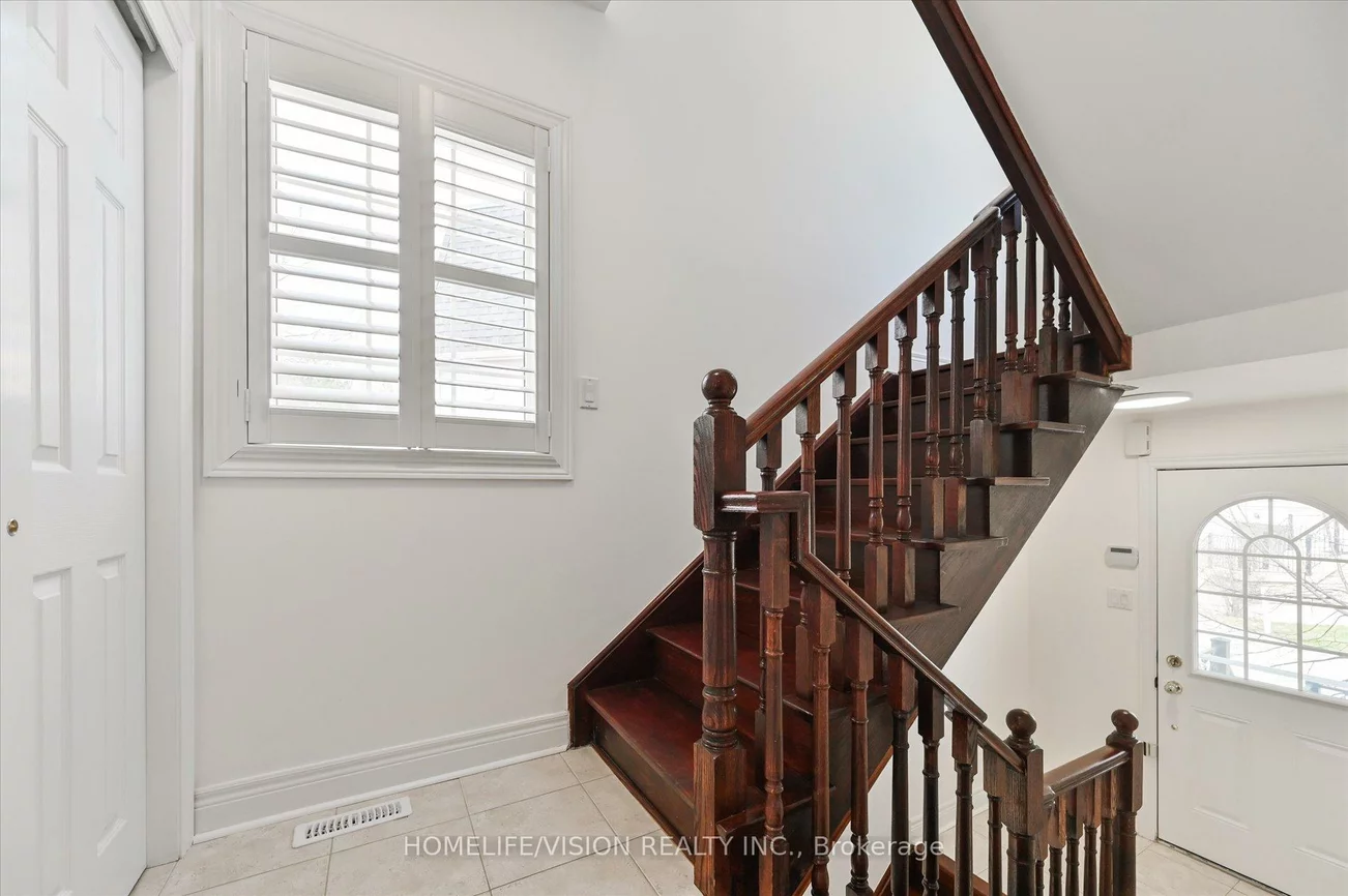 215, 16TH, Langstaff, Richmond Hill