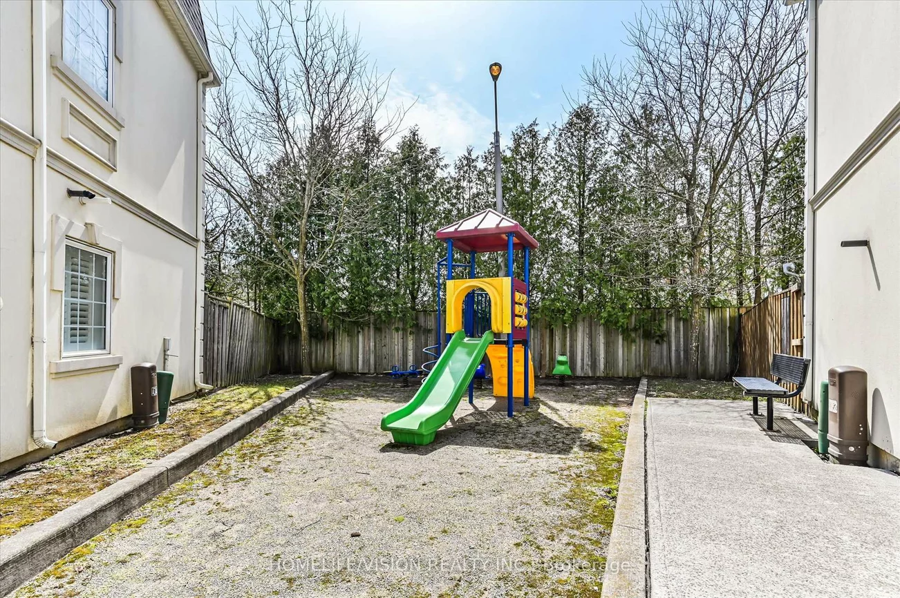 215, 16TH, Langstaff, Richmond Hill