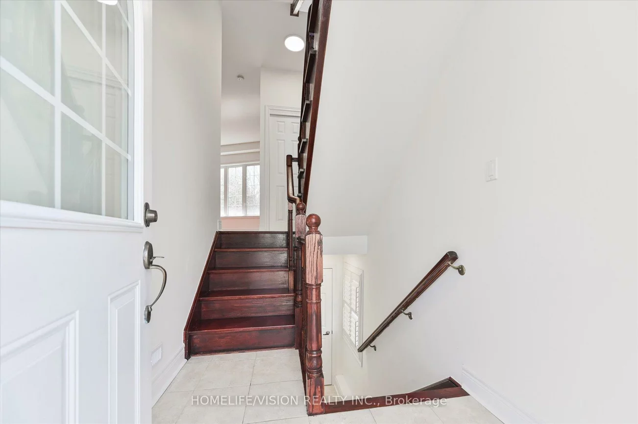 215, 16TH, Langstaff, Richmond Hill
