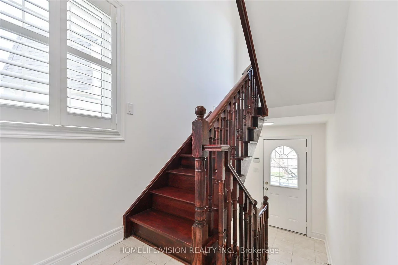215, 16TH, Langstaff, Richmond Hill
