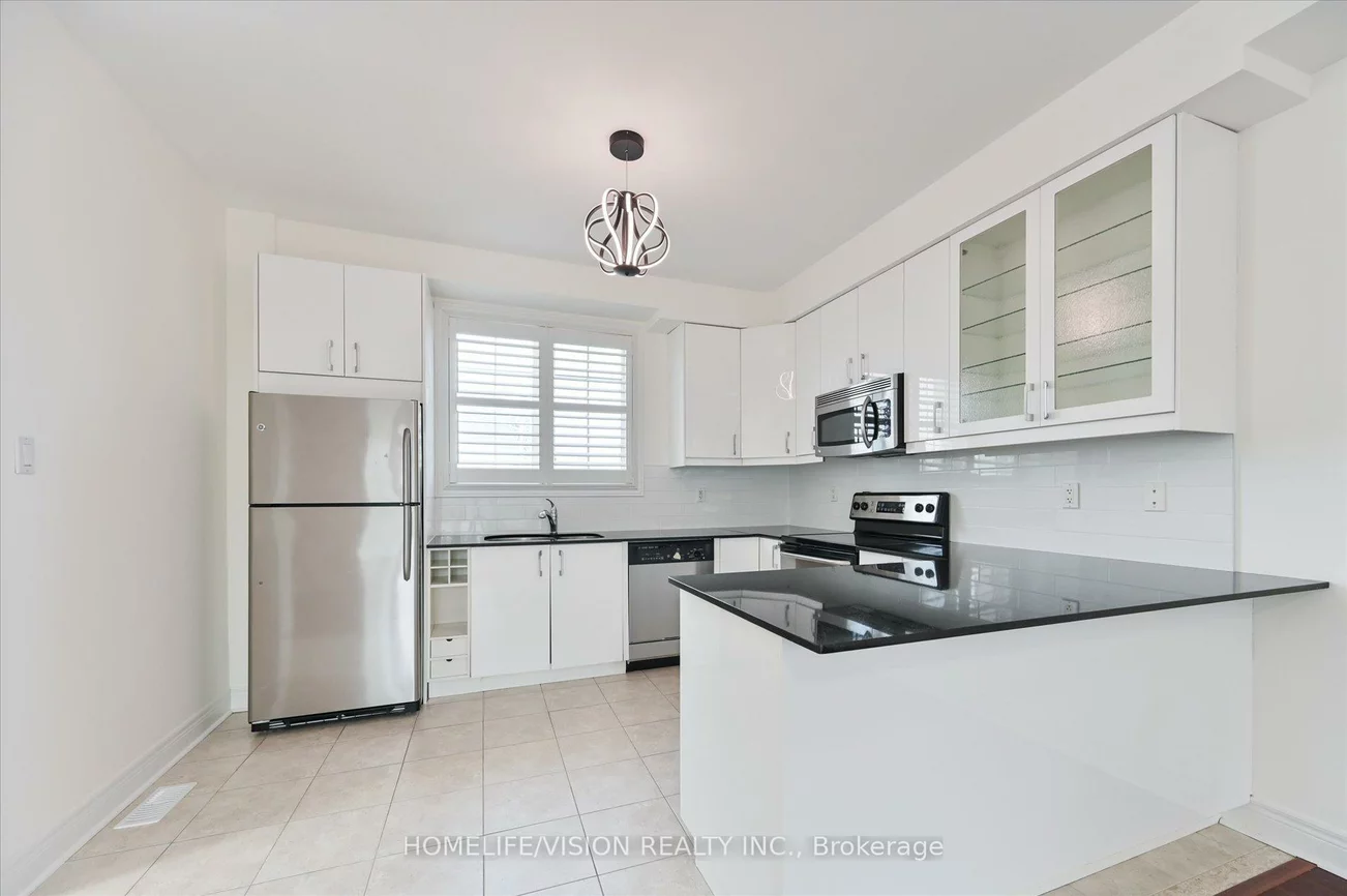 215, 16TH, Langstaff, Richmond Hill
