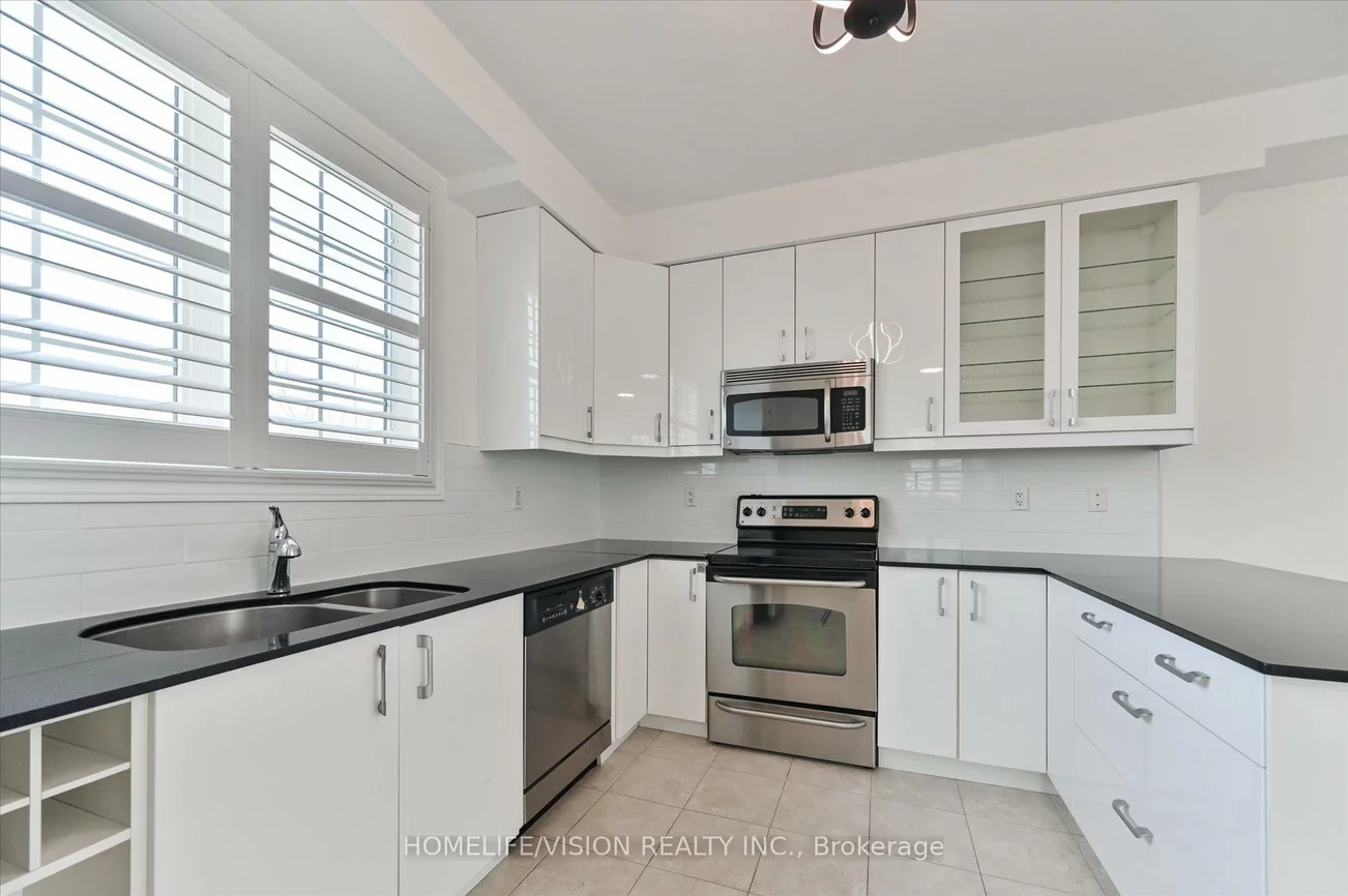 215, 16TH, Langstaff, Richmond Hill