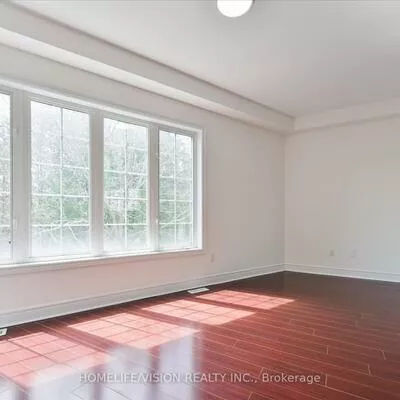 215, 16TH, Langstaff, Richmond Hill