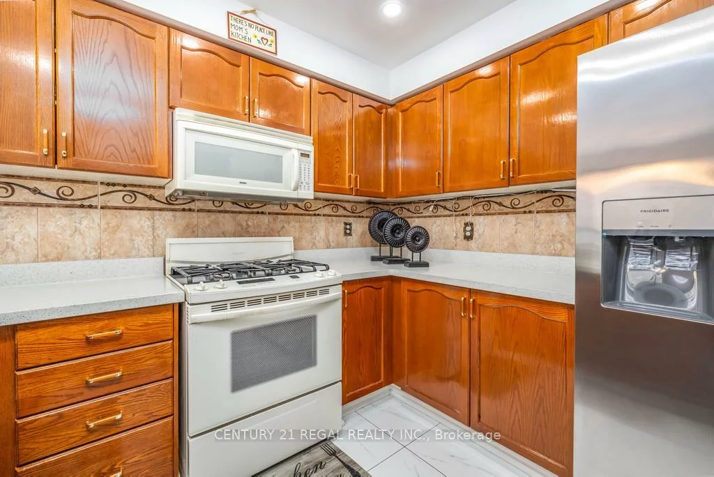 43, Waterton, Langstaff, Richmond Hill