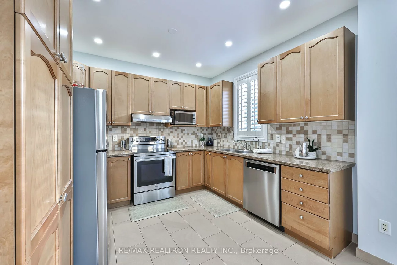 170, Silver Maple, Jefferson, Richmond Hill