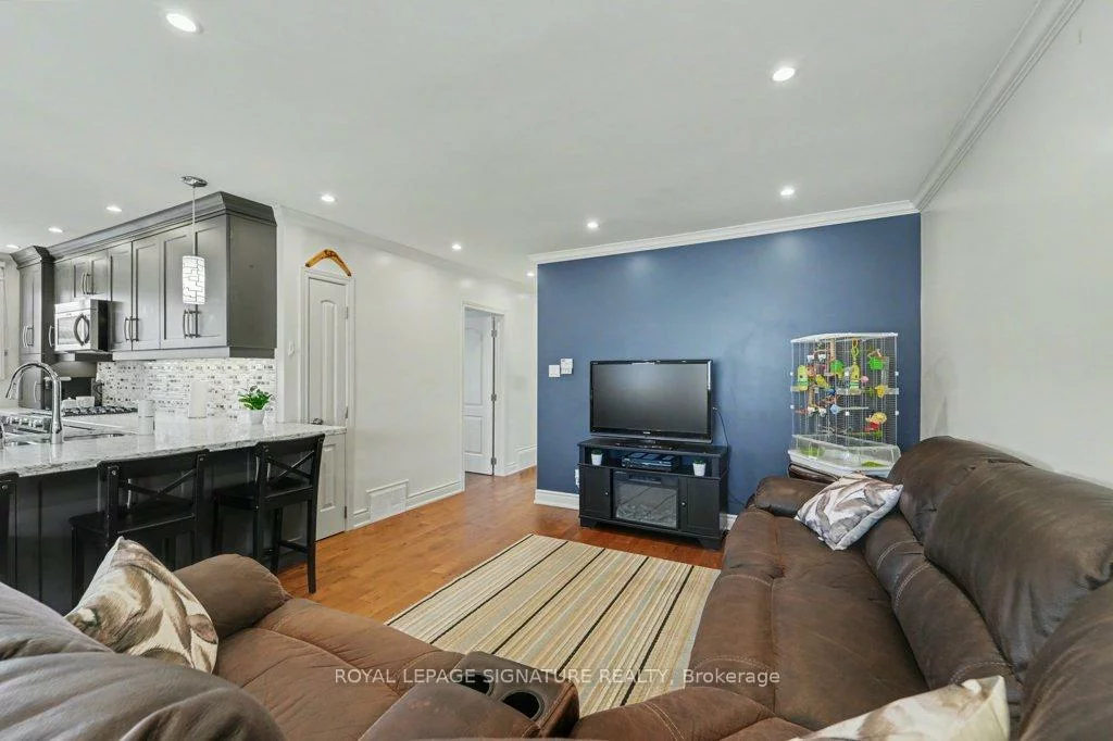 236, Ashlar, Crosby, Richmond Hill