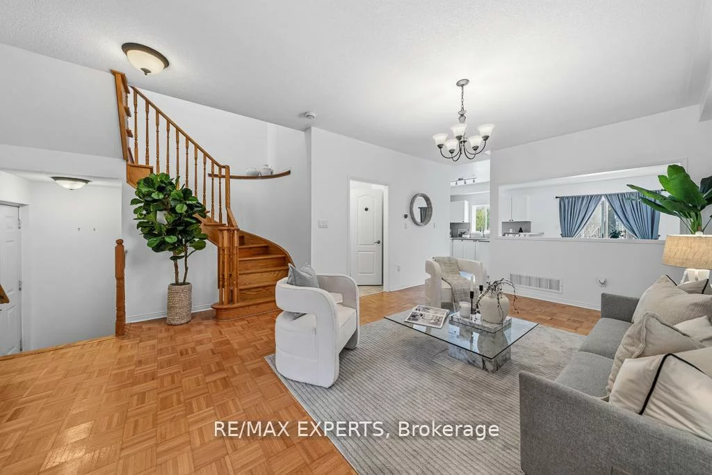 62, Colonial, Oak Ridges Lake Wilcox, Richmond Hill