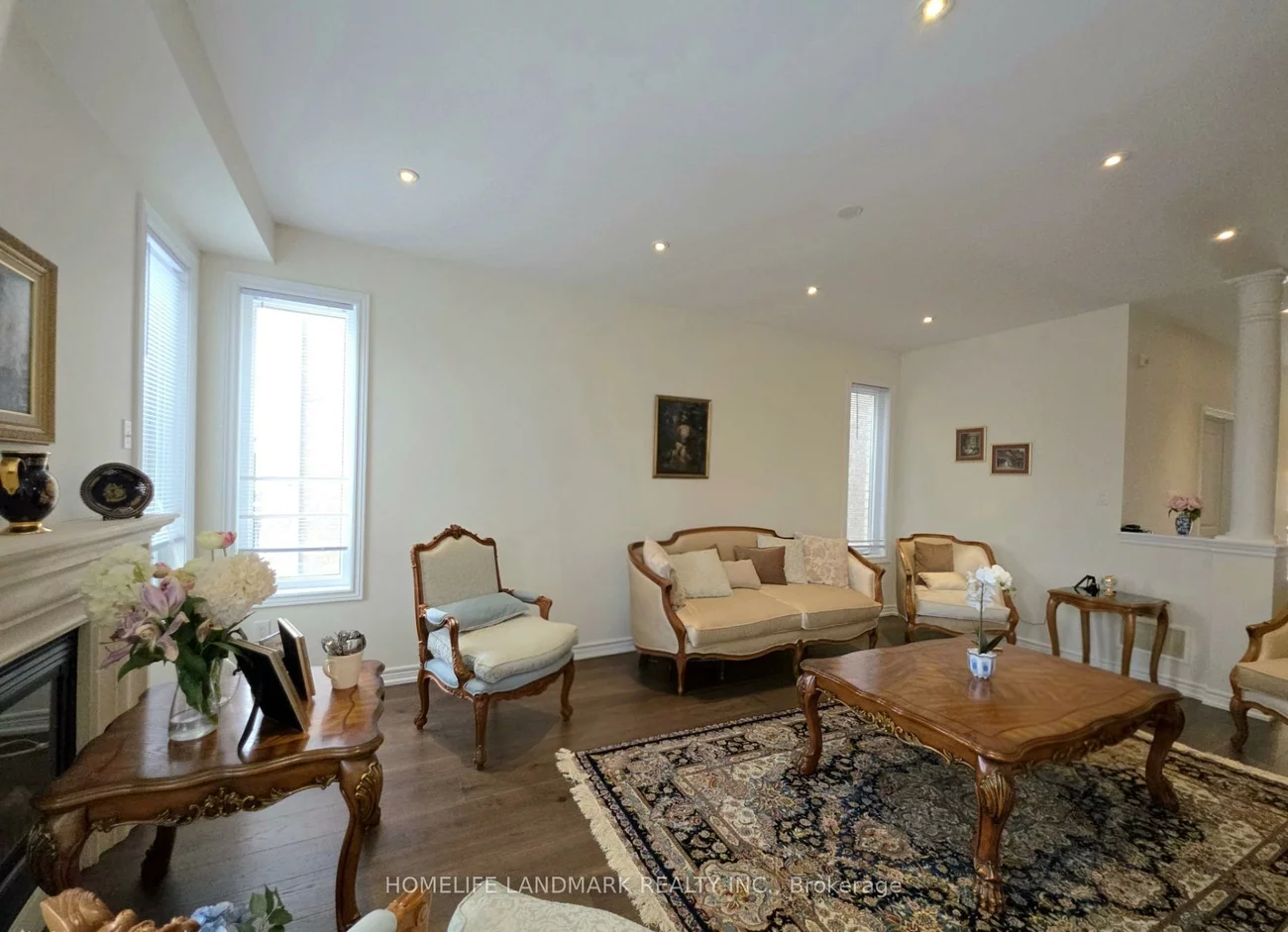 41, Mansard, Jefferson, Richmond Hill