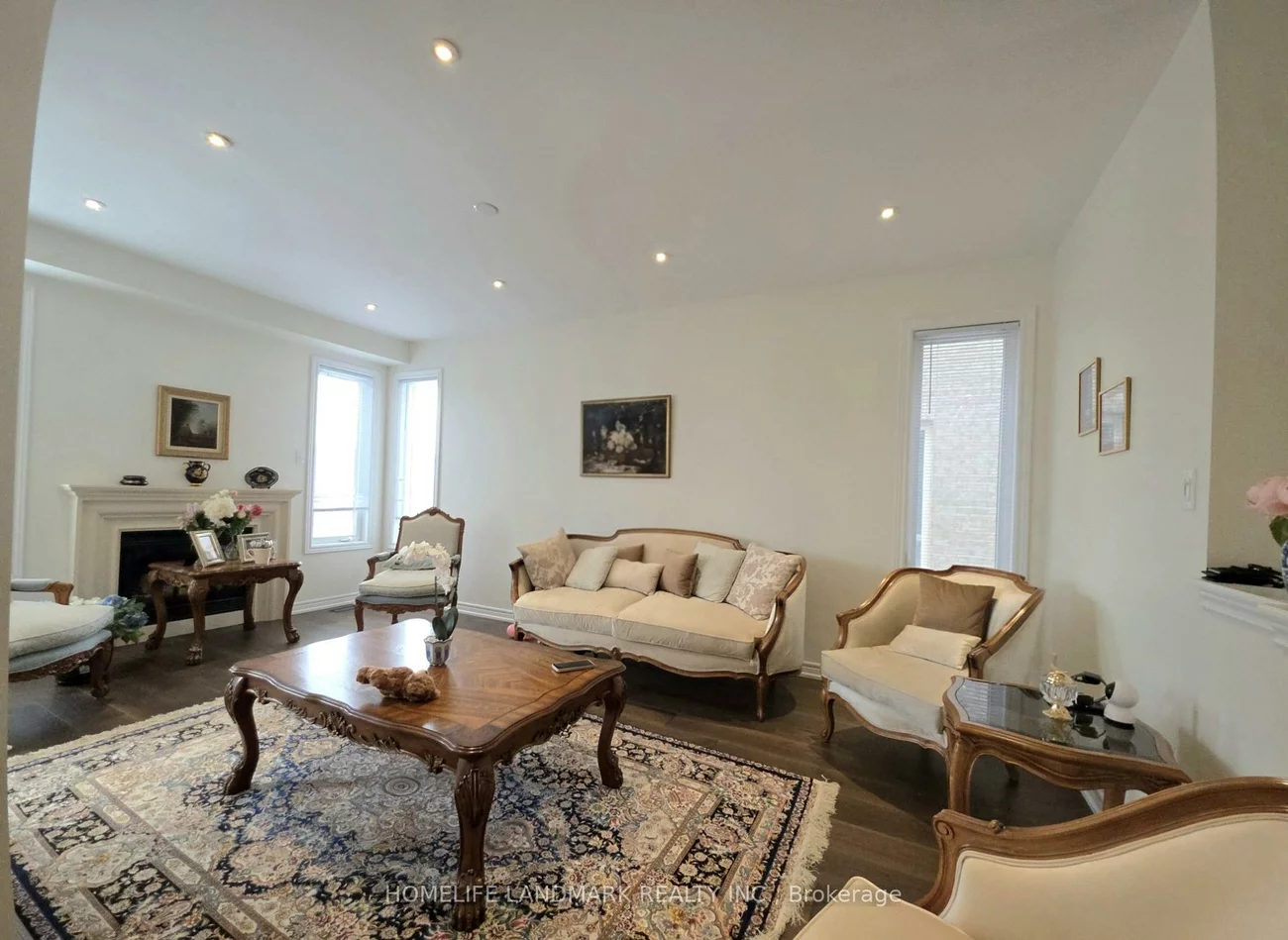 41, Mansard, Jefferson, Richmond Hill