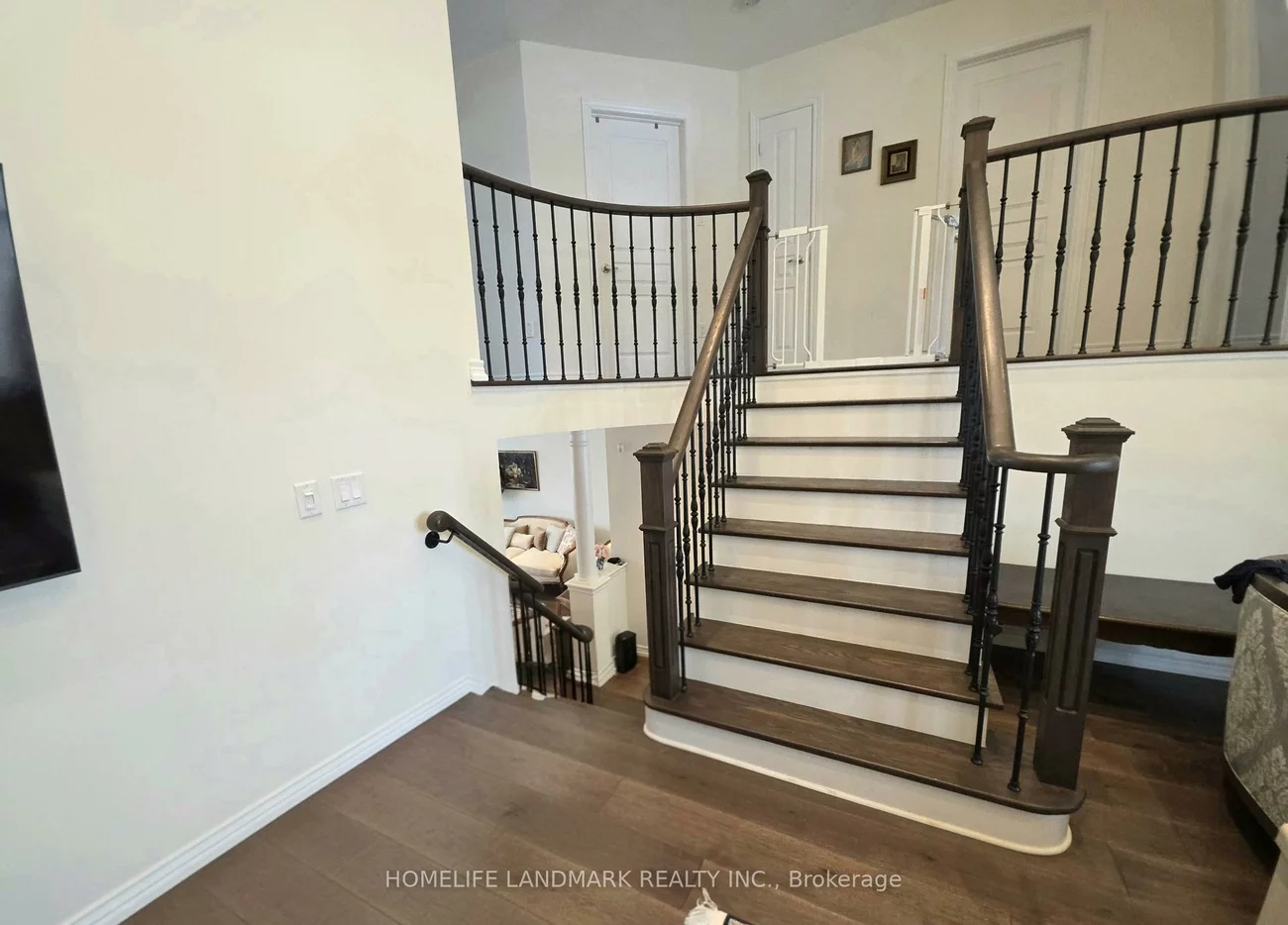 41, Mansard, Jefferson, Richmond Hill