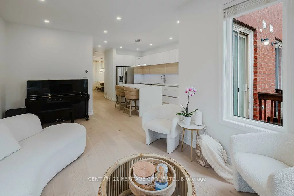 21, Thistle, Jefferson, Richmond Hill
