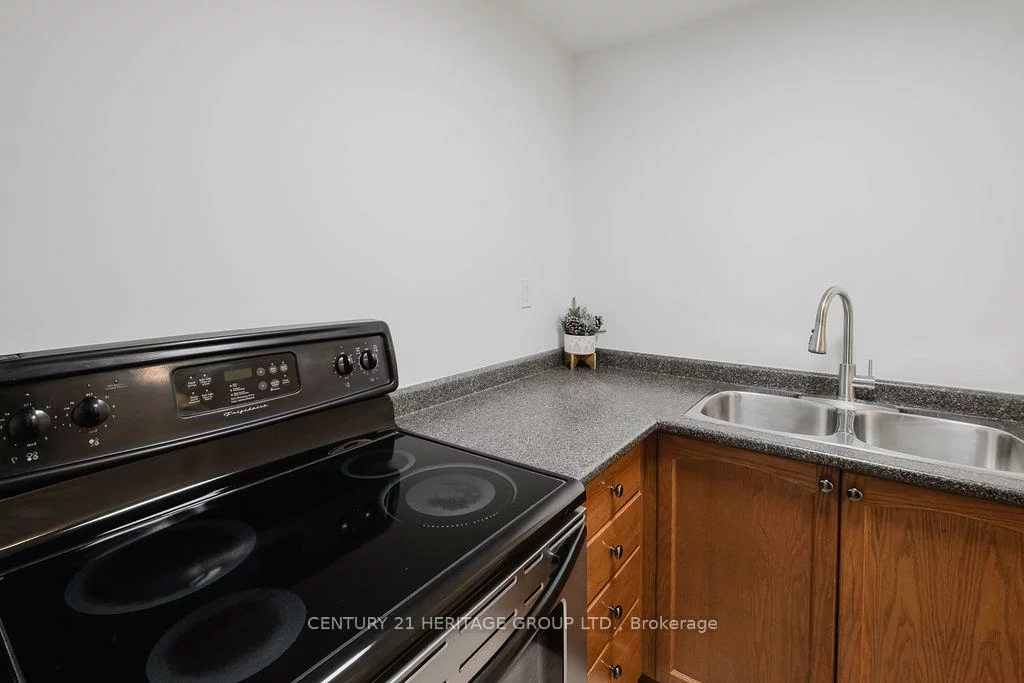 21, Thistle, Jefferson, Richmond Hill