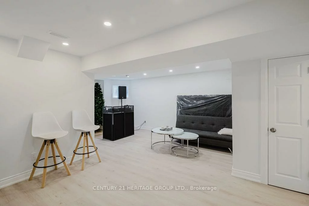21, Thistle, Jefferson, Richmond Hill