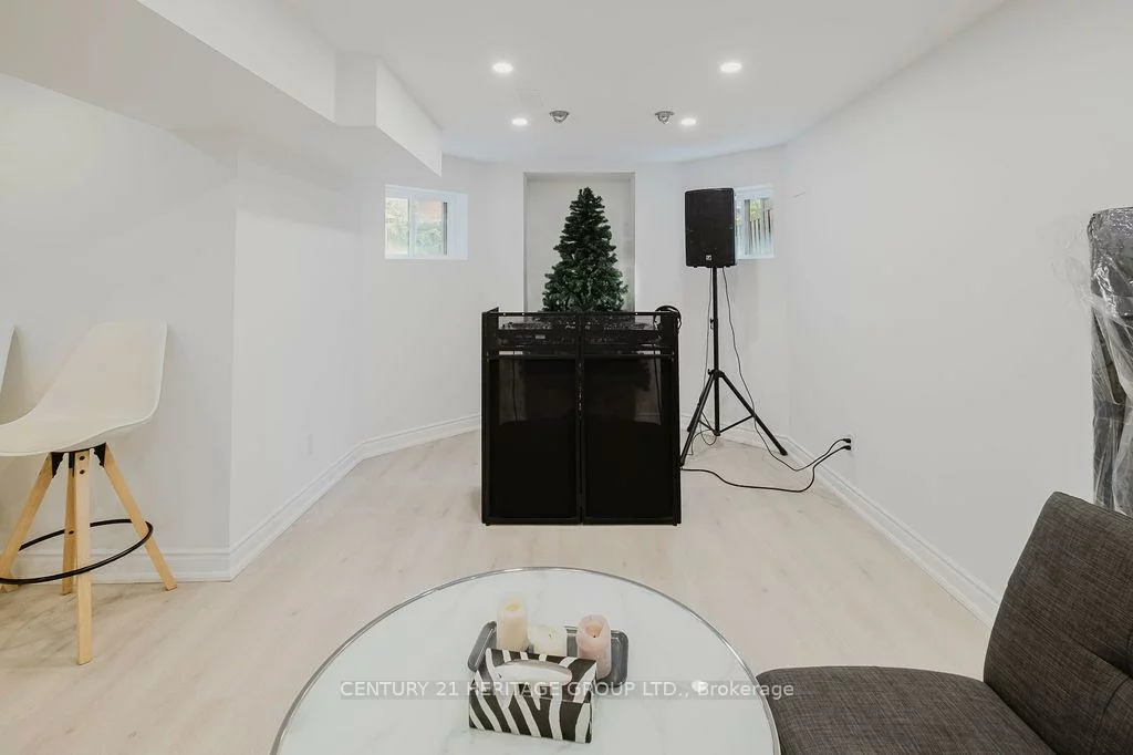 21, Thistle, Jefferson, Richmond Hill