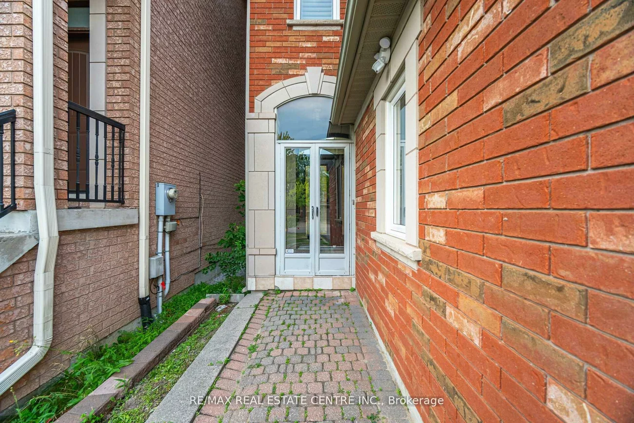 24, Futura, Rouge Woods, Richmond Hill