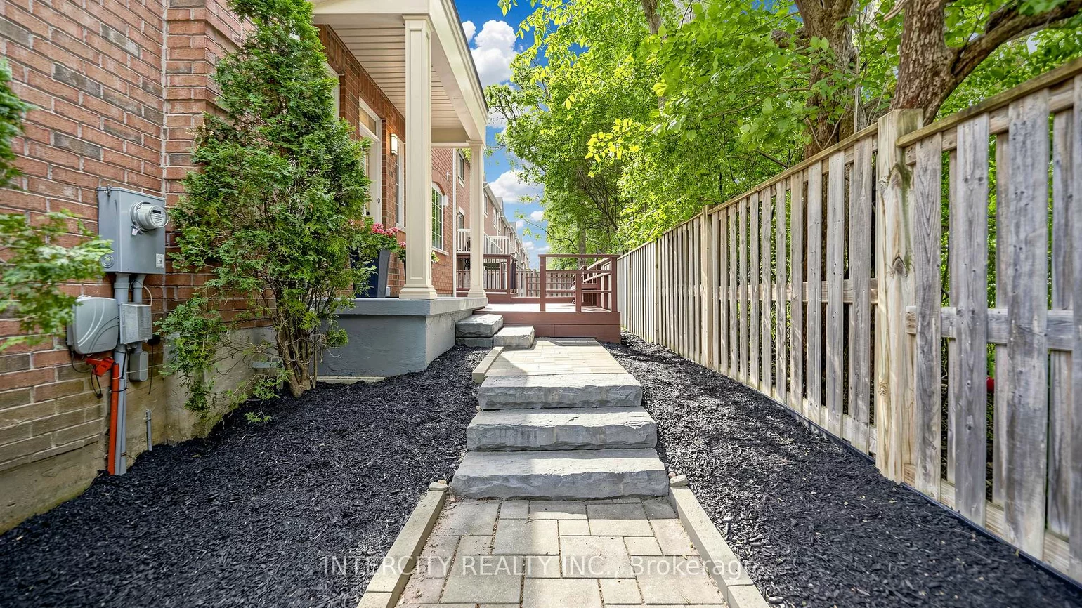 151, Silverwood, Devonsleigh, Richmond Hill