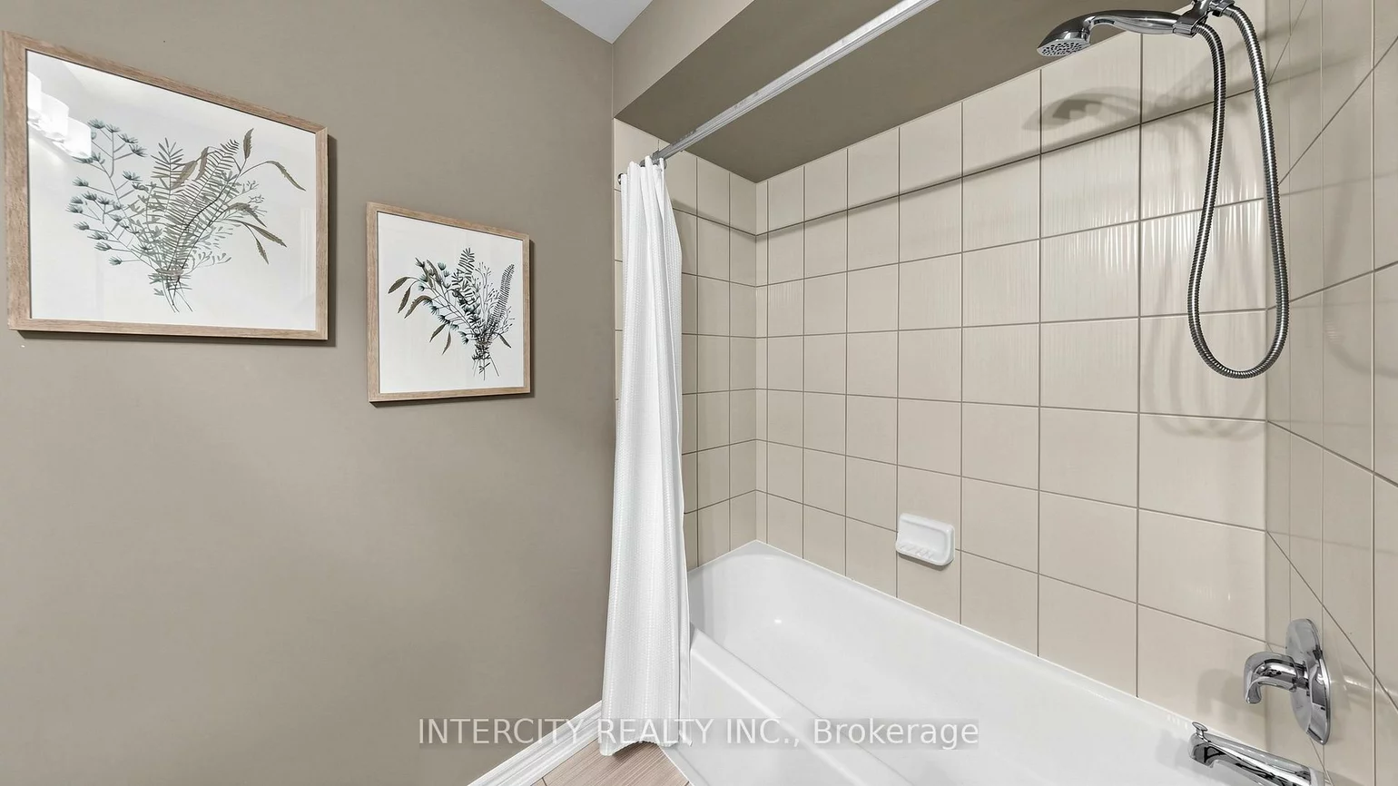 151, Silverwood, Devonsleigh, Richmond Hill