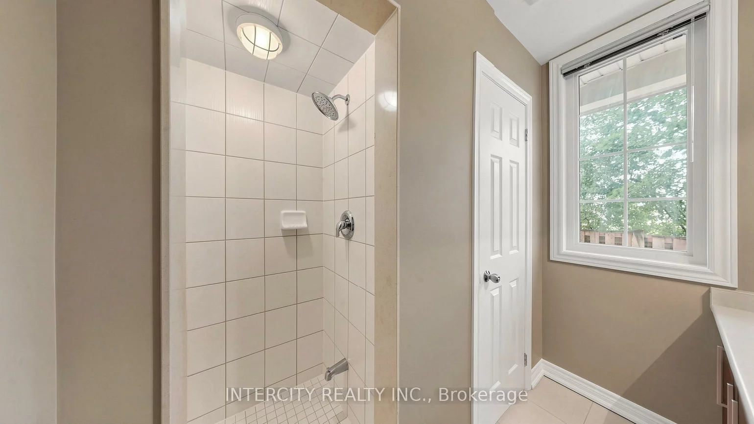 151, Silverwood, Devonsleigh, Richmond Hill