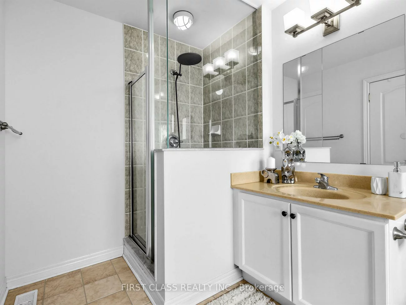 8, Townwood, Jefferson, Richmond Hill