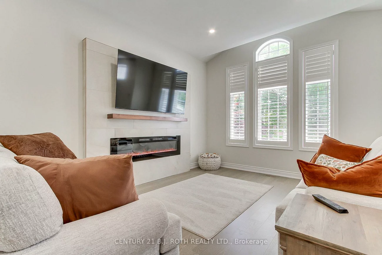 28, Poplar, Oak Ridges, Richmond Hill