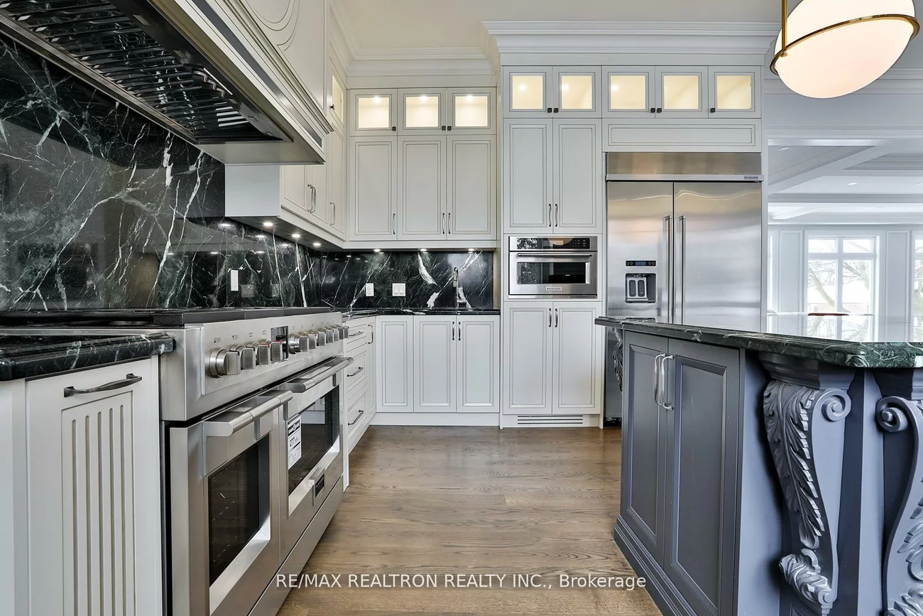 36, Sussex, Crosby, Richmond Hill