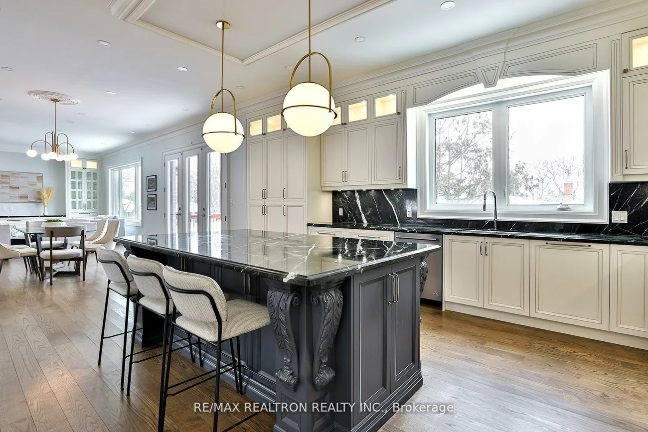 36, Sussex, Crosby, Richmond Hill