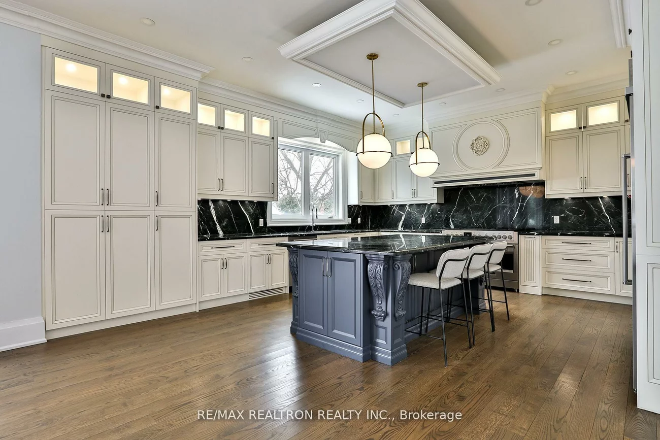 36, Sussex, Crosby, Richmond Hill