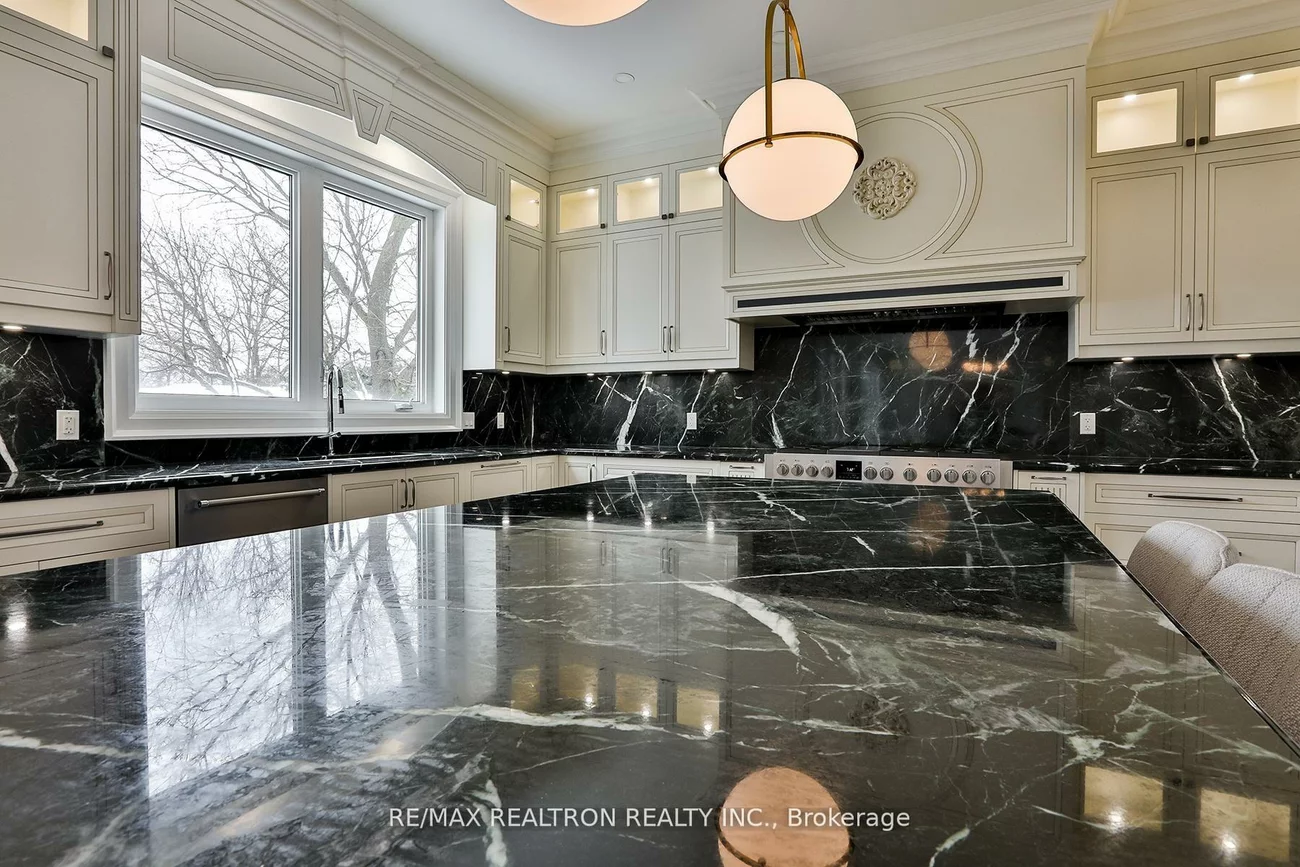 36, Sussex, Crosby, Richmond Hill