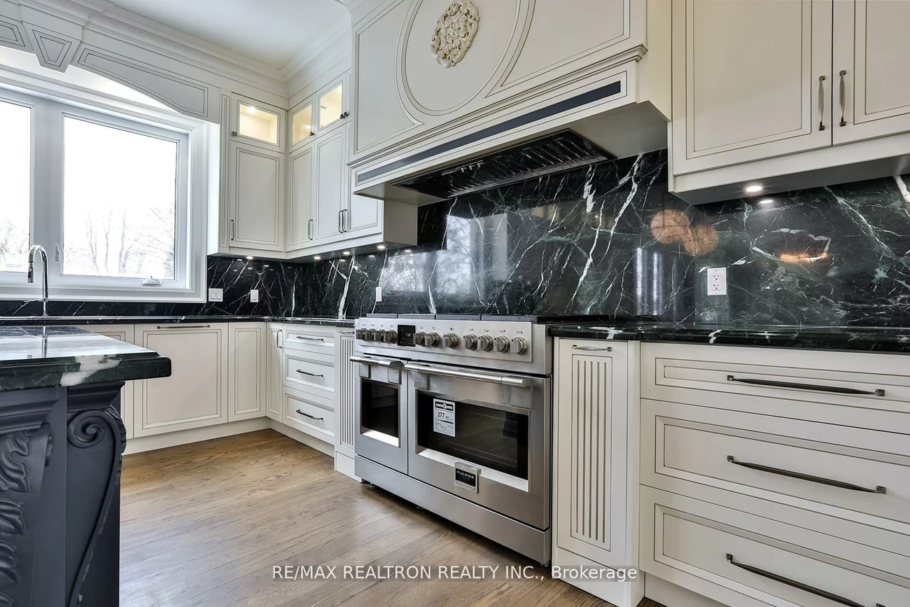 36, Sussex, Crosby, Richmond Hill