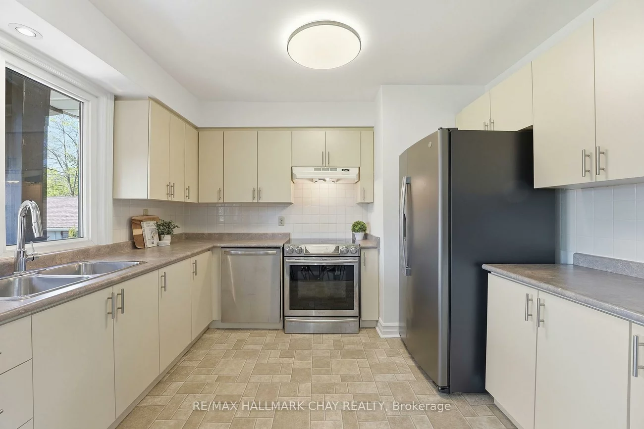 420, Fernleigh, Crosby, Richmond Hill