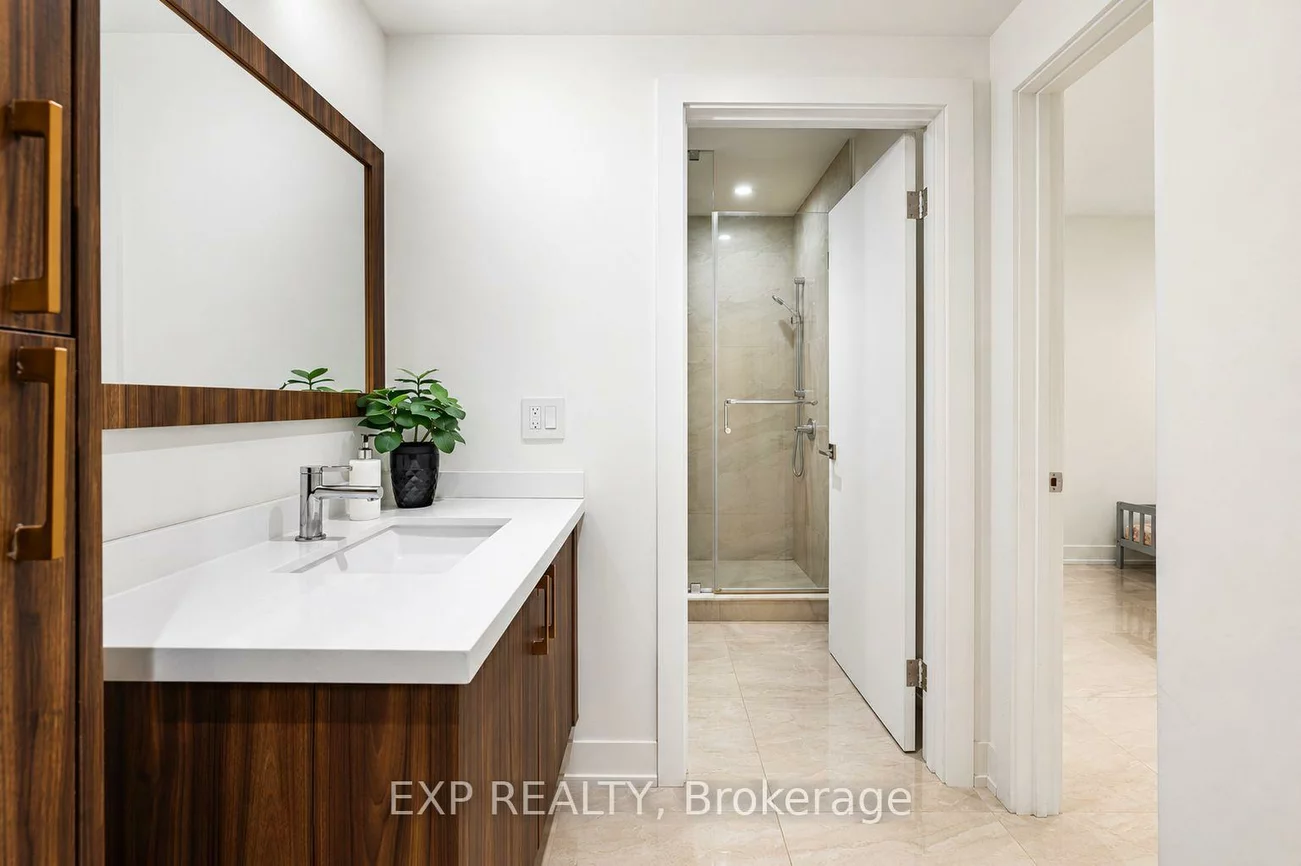 16, Wainwright, North Richvale, Richmond Hill