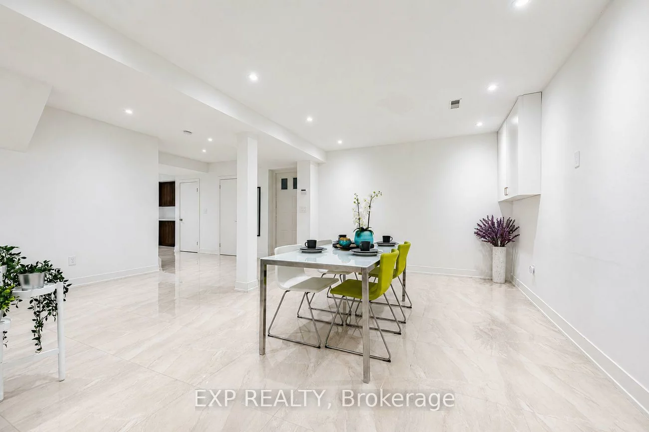 16, Wainwright, North Richvale, Richmond Hill
