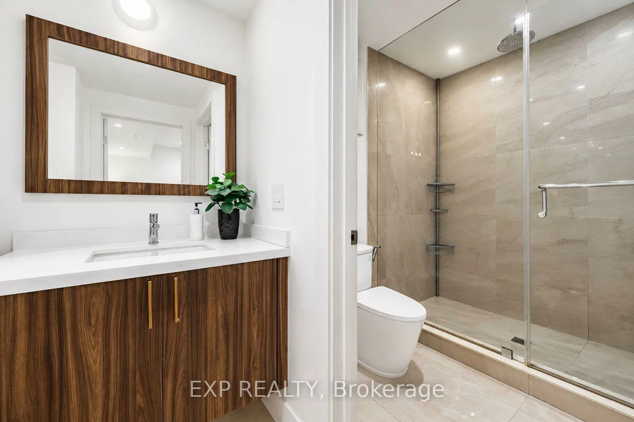 16, Wainwright, North Richvale, Richmond Hill