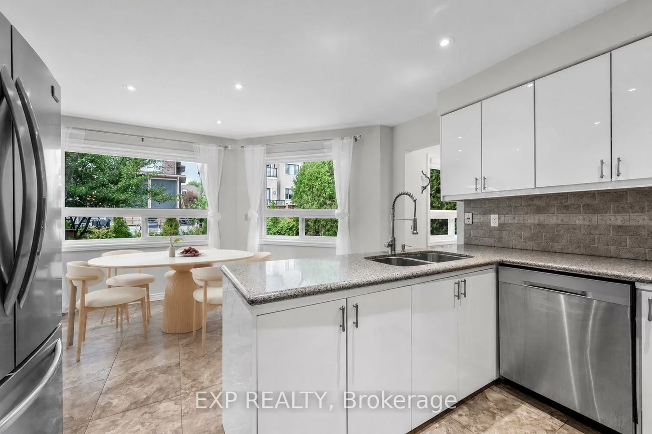16, Wainwright, North Richvale, Richmond Hill