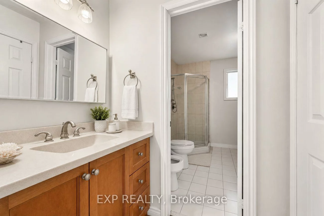 16, Wainwright, North Richvale, Richmond Hill