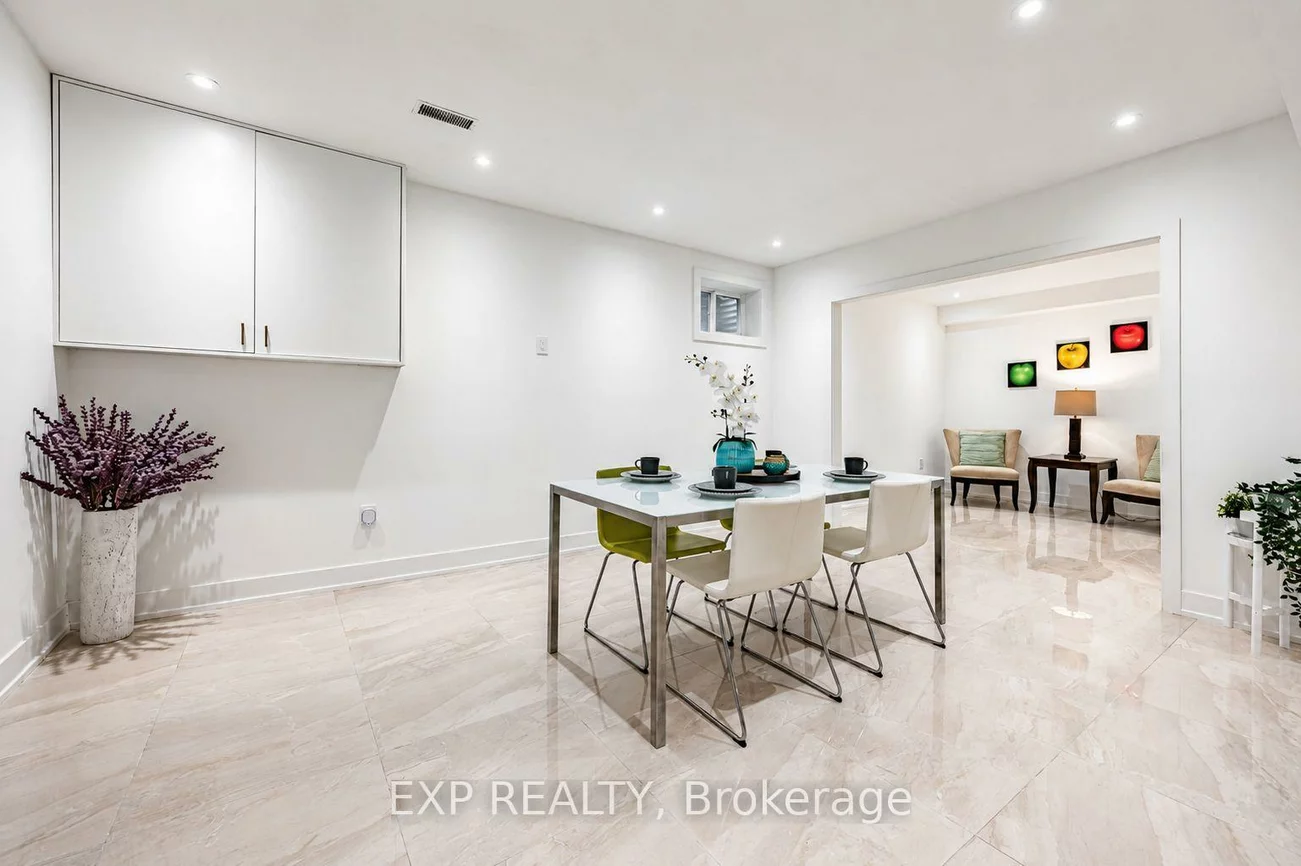 16, Wainwright, North Richvale, Richmond Hill