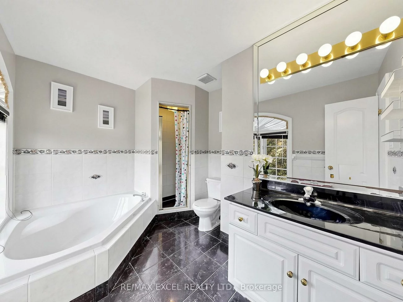 16, Frybrook, Bayview Hill, Richmond Hill
