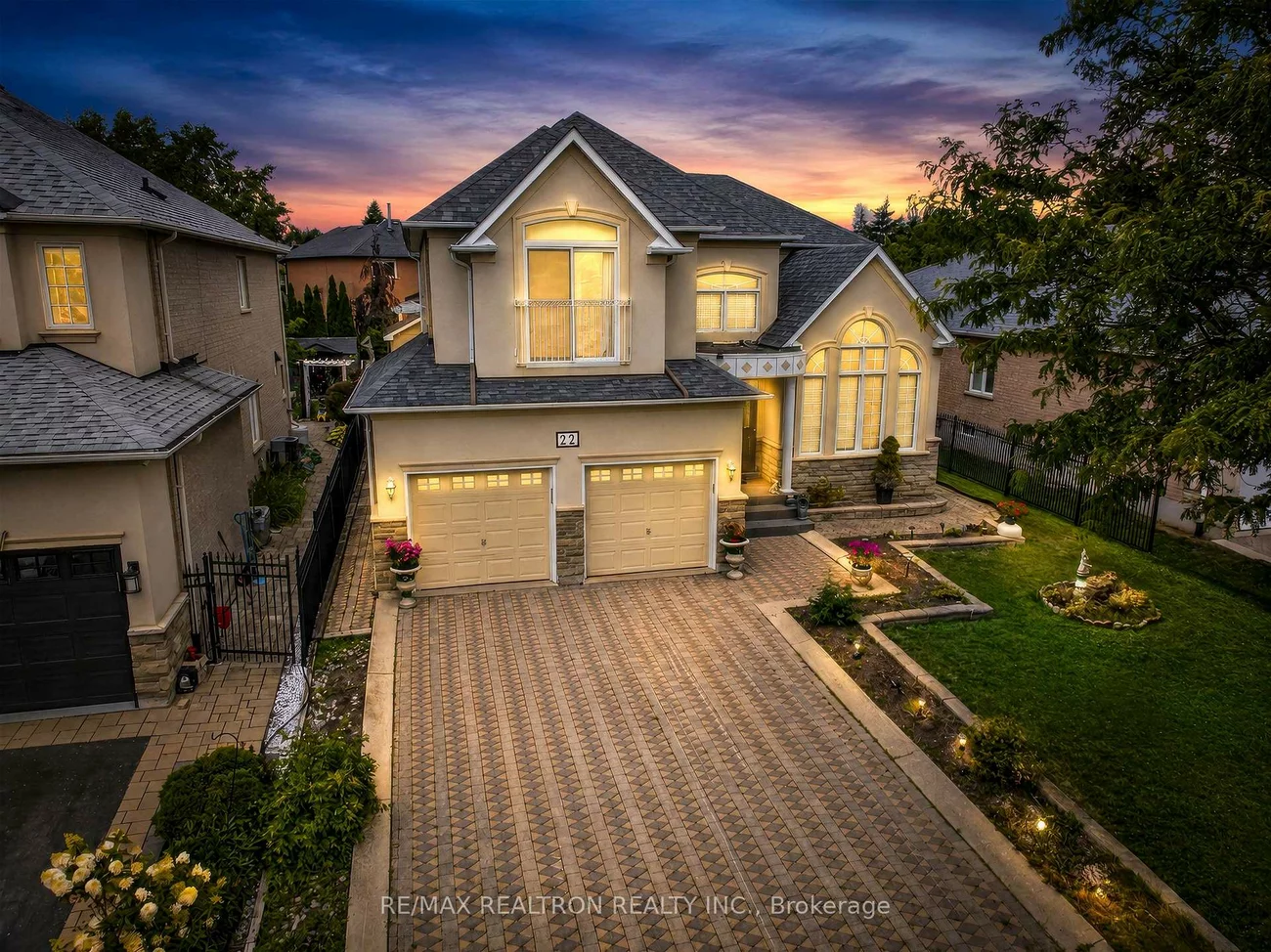 22, Queensborough, Oak Ridges Lake Wilcox, Richmond Hill