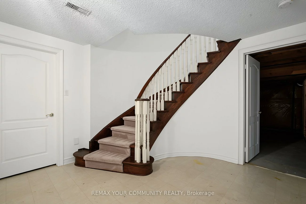 20, Fern, Langstaff, Richmond Hill