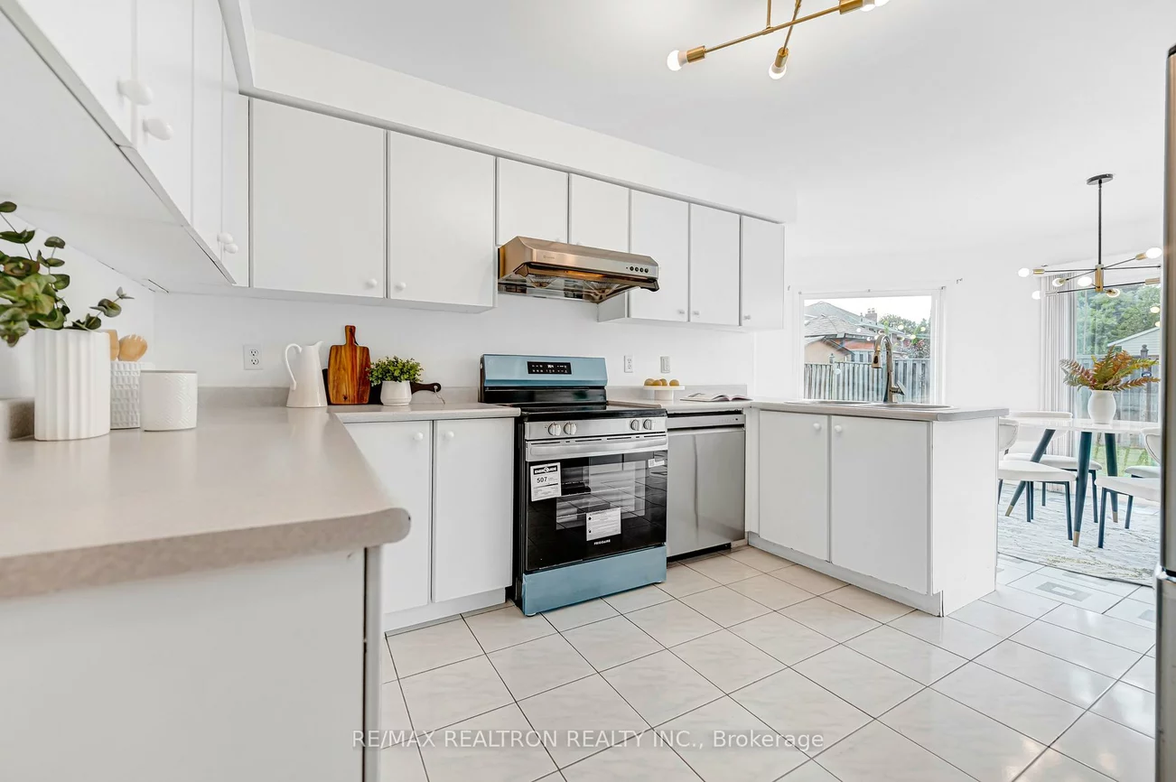 37, Dumaurier, Devonsleigh, Richmond Hill
