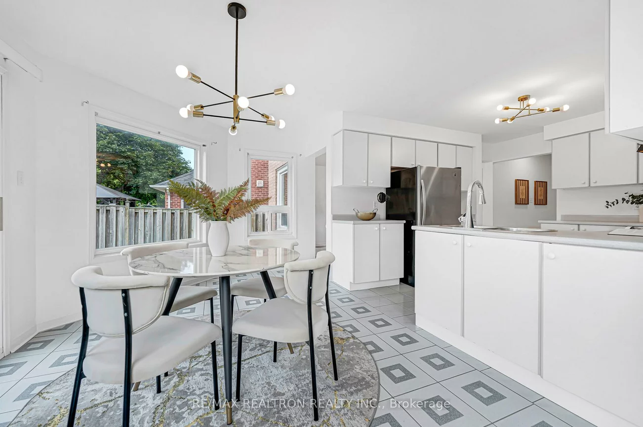 37, Dumaurier, Devonsleigh, Richmond Hill