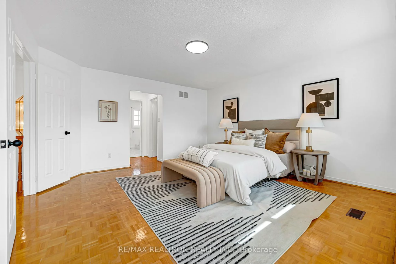 37, Dumaurier, Devonsleigh, Richmond Hill