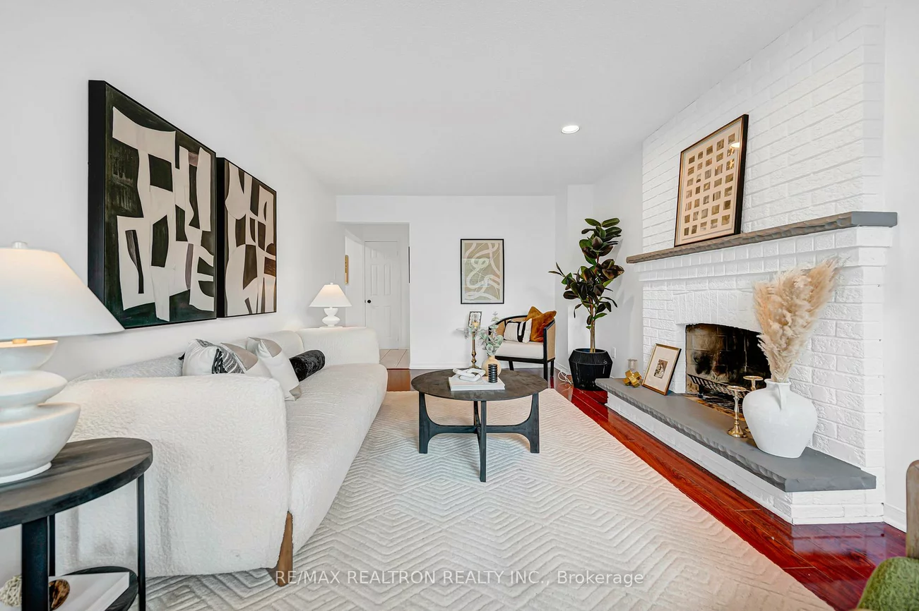 37, Dumaurier, Devonsleigh, Richmond Hill