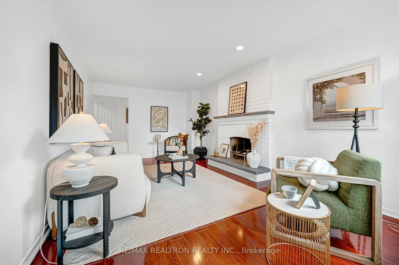 37, Dumaurier, Devonsleigh, Richmond Hill