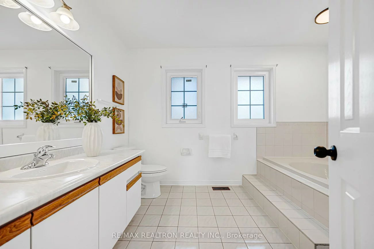 37, Dumaurier, Devonsleigh, Richmond Hill
